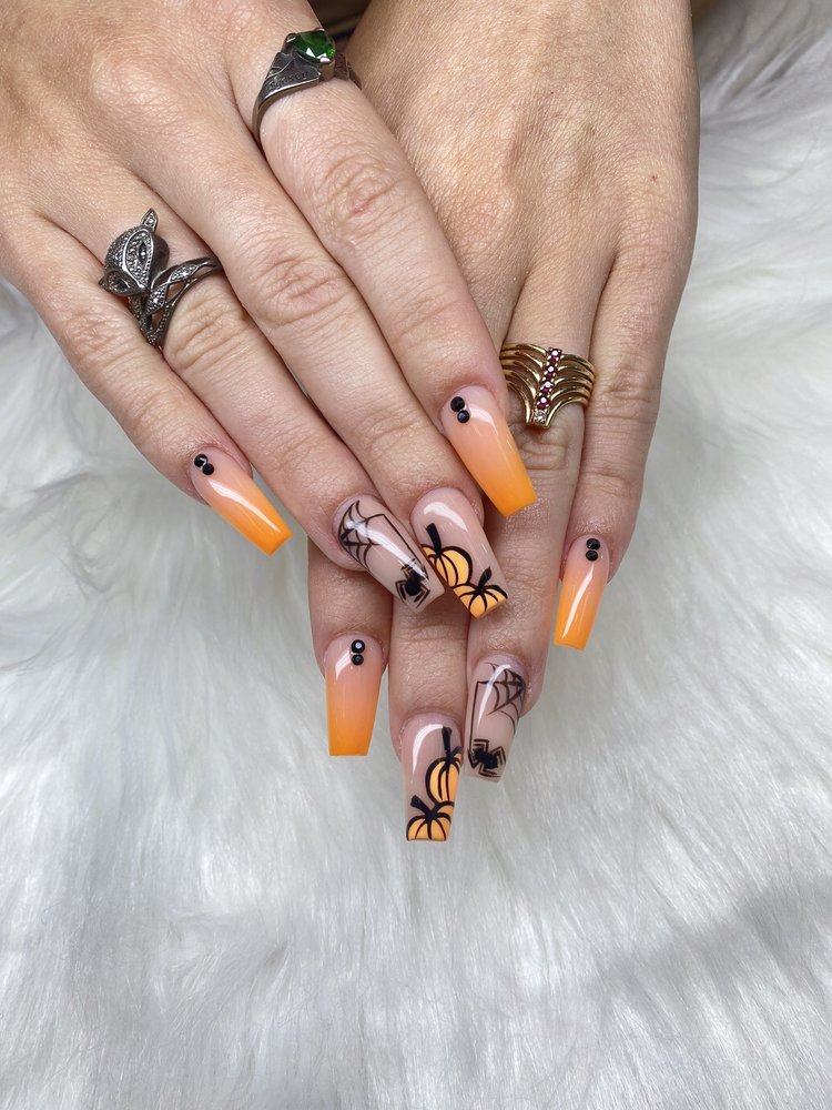 Nails Trend Logo