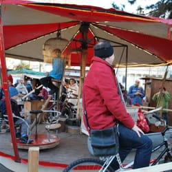Adventmarkt Karlsplatz - Environmental friendly carousel