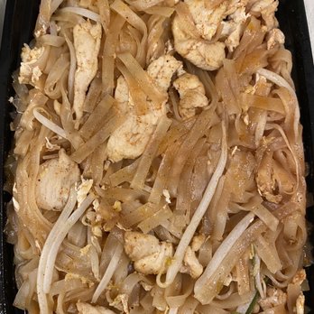 Jasmine Thai Cuisine - chicken and noodles in a black container - Thai Near Me - Winnetka, California