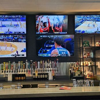 Buffalo Wild Wings - NCAA Basketball - March Madness - American Near Me - Huber Heights, Ohio