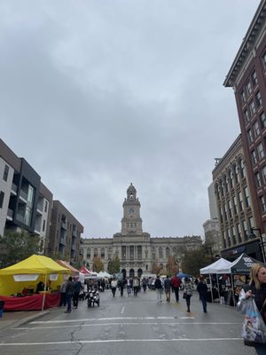 Des Moines' Downtown Farmers’ Market by null