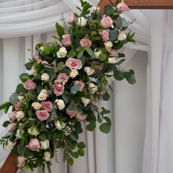 Hidalgo Flowers - Arch florals - Florists Near Me - Vista, California