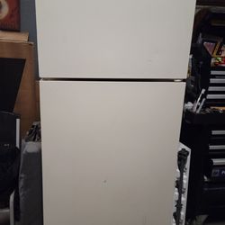 Wayne's Appliance - 2002 Sears Kenmore refrigerator $225, 3 month warranty