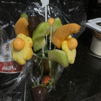 Edible Arrangements - who would eat this S**T - Gift Shops Near Me - Boynton Beach, Florida