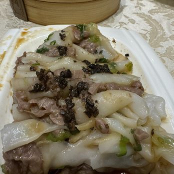 Crown Prince Fine Dining & Banquet - Not the greatest photo but the beef and truffle rice noodle rolls tasted real good. - Dim Sum Near Me - Toronto, Ontario Crown Prince Fine Dining & Banquet - Not the greatest photo but the beef and truffle rice noodle rolls tasted real good. - Dim Sum Near Me - Toronto, Ontario