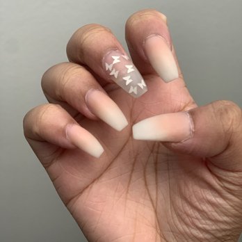 Le's O Nails - Cuticles weren't cut and on some nails, acrylic wasn't filled all the way - Nail Salons Near Me - Oxnard, California