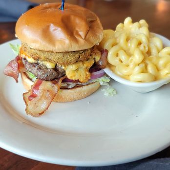 Henry's - Wilmingtonian Burger with Mac and Cheese - New American Near Me - Wilmington, North Carolina Henry's - Wilmingtonian Burger with Mac and Cheese - New American Near Me - Wilmington, North Carolina