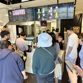 TP TEA - Chaotic and confusing pickup area - Bubble Tea Near Me - San Mateo, California TP TEA - Chaotic and confusing pickup area - Bubble Tea Near Me - San Mateo, California
