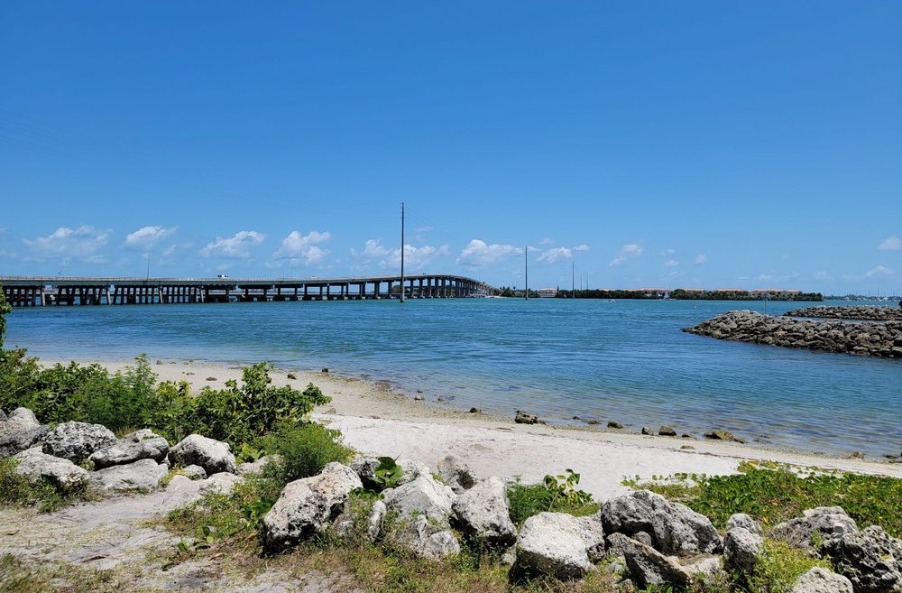 INDIAN RIVER VETERANS MEMORIAL PARK Updated September 2024 13 Photos 600 N Indian River Dr