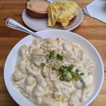 Sisters - Mac and cheese and eggs sandwich - Music Venues Near Me - Brooklyn, New York Sisters - Mac and cheese and eggs sandwich - Music Venues Near Me - Brooklyn, New York