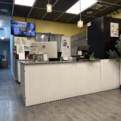 M's Halal Mediterranean food - Front counter