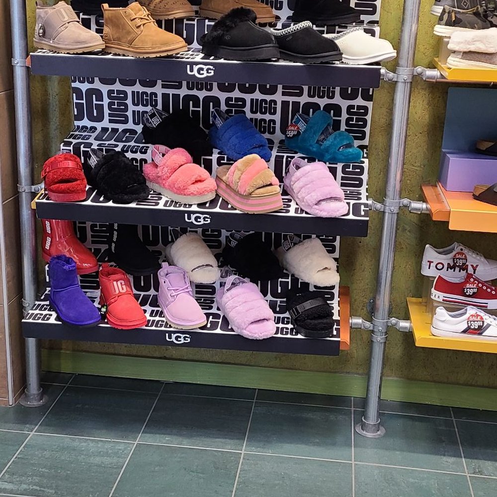 Journeys - Ugg on dispkay - Shoe Stores Near Me - Thousand Oaks, California Journeys - Ugg on dispkay - Shoe Stores Near Me - Thousand Oaks, California