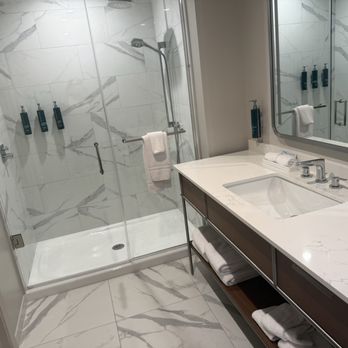 Hilton Arcadia Los Angeles - Bathroom - Hotels Near Me - Arcadia, California