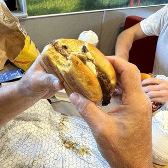 Hardee's - Burgers Near Me - Yemassee, South Carolina Hardee's - Burgers Near Me - Yemassee, South Carolina