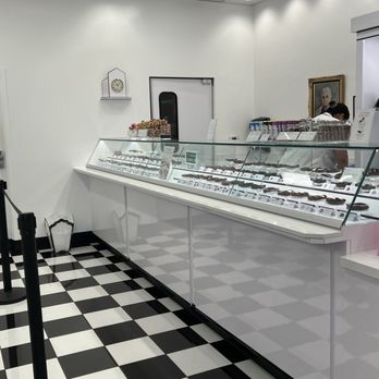 See's Candies - Chocolatiers & Shops Near Me - Pismo Beach, California