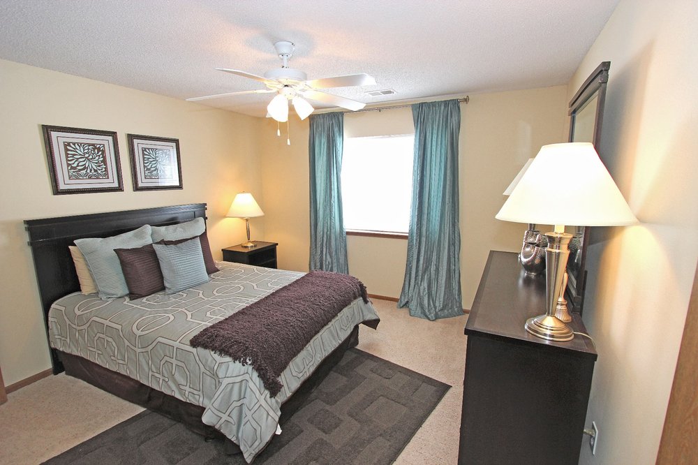 TREGARON OAKS APARTMENTS Updated September 2024 12 Photos 1729 Scarborough Dr, Bellevue