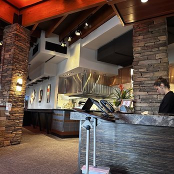 J. Alexander's - Waiting for our party of 12 to show up and watching the staff professionally taking care of business. :) - Steakhouses Near Me - Cincinnati, Ohio