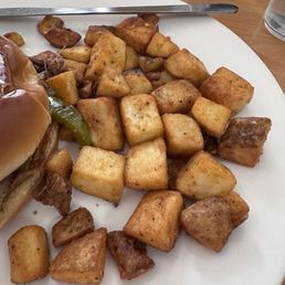 Side choice of crispy potatoes Side choice of crispy potatoes