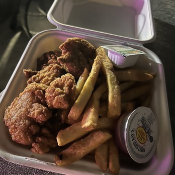 The Reef Rooftop Lounge - Bar bites- chicken fingers - Lounges Near Me - Delray Beach, Florida