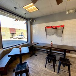 Ma Mi Eatery - Inside