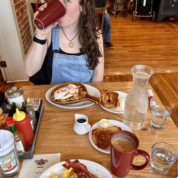 Silver Grill Cafe - Cinnamon Roll French Toast Fiesta Hash Browns Meat and Two Eggs Caf Vienna - Breakfast & Brunch Near Me - Fort Collins, Colorado