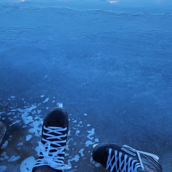 Sylvan Lake Beachfront - Skating on a lake that just froze over 3 days ago - Beaches Near Me - Sylvan Lake, Alberta Sylvan Lake Beachfront - Skating on a lake that just froze over 3 days ago - Beaches Near Me - Sylvan Lake, Alberta