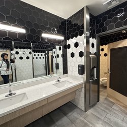Market of Choice - Pretty & clean restroom.
