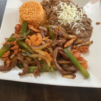Two Partners Family Restaurant - Trio Fajitas - Breakfast & Brunch Near Me - Plano, Illinois