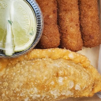 Black Bean Deli - Shredded beef empanada and ham croquetas - Cuban Near Me - Winter Park, Florida Black Bean Deli - Shredded beef empanada and ham croquetas - Cuban Near Me - Winter Park, Florida