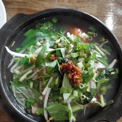 Le Mékong - Délicieuse soupe au cabillaud, liseron d'eau et citron kaffir du Cambodge. Accompagnée avec un bol de riz inclus. 13€