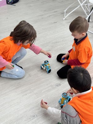 Huckleberry Play by null