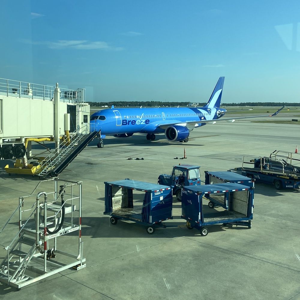 Breeze Airways - Airlines Near Me - Fort Myers, Florida Breeze Airways - Airlines Near Me - Fort Myers, Florida