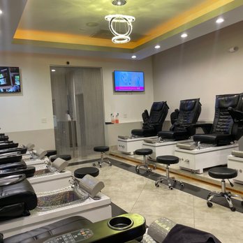 Tipsy Nail Bar - Very clean and beautiful decor - Nail Salons Near Me - Deerfield Beach, Florida