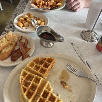 DeVivo's Eatery - Belgian Waffle* Bolognese Pasta - New American Near Me - Keller, Texas