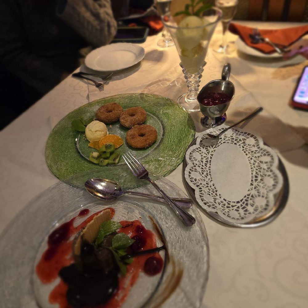 Feldbergblick - Chocolate molten cake in front, Ah-mazing fried apple slices on the green dish. - German Near Me - Frankfurt, HE