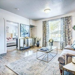 Lorac Realty & Property Management - Inspirational indoor spaces Lots of fresh flowers, textures, and richness in this small rental space.