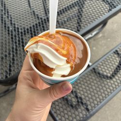 Bears Drive-Inn - Mini caramel sundae