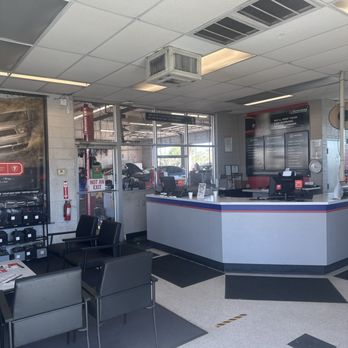 Firestone Complete Auto Care - Front desk/ waiting area - Tires Near Me - Phoenix, Arizona