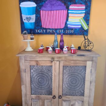 Ugly Pies - a painting on the wall - Coffee & Tea Near Me - Tularosa, New Mexico