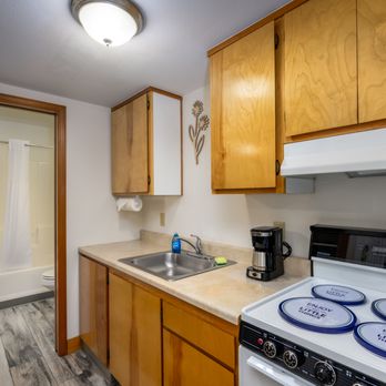 Ocean Suites - Kitchen - Hotels Near Me - Brookings, Oregon Ocean Suites - Kitchen - Hotels Near Me - Brookings, Oregon