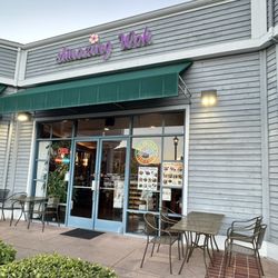 Amazing Wok Chinese Cuisine - Out door
