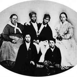 Mayberry Campground - And here a picture of the twins with their wives and two of their children.