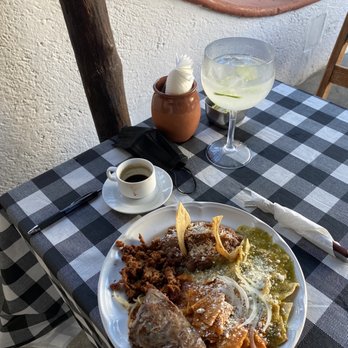 Ninfa's Café - Chilaquiles with marinated steak, chorizo, beans, espresso, and mineral water with lime. - Cafeteria Near Me - Cancún, ROO