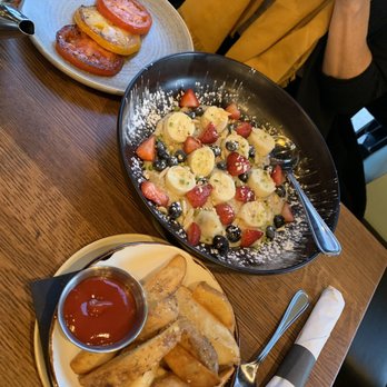 OEB Breakfast - 124 Street - Chia seed vegan oatmeal - Breakfast & Brunch Near Me - Edmonton, Alberta