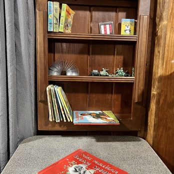 Mackinaw Timbers Cabins - Kids' nook - Vacation Rentals Near Me - Cadillac, Michigan Mackinaw Timbers Cabins - Kids' nook - Vacation Rentals Near Me - Cadillac, Michigan