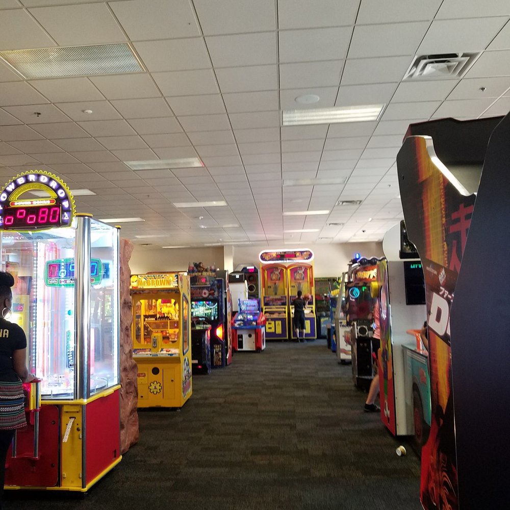 Chuck E. Cheese - floor - Pizza Near Me - Bossier City, Louisiana