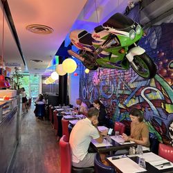 Restaurant L'Avenue Mont-Royal - Awesome decor