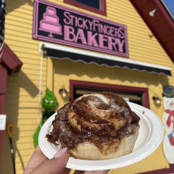 Sticky Fingers Bakery - Cinnamon roll - Bakeries Near Me - West Dover, Vermont