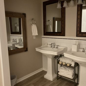 Amsterdam Castle - Bath - Hotels Near Me - Amsterdam, New York Amsterdam Castle - Bath - Hotels Near Me - Amsterdam, New York