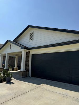 Exterior Paint - We love our job here at Empire Pro Painting. We'll make sure to make your home sparkle! Call us today for your Free no obligation estimate!